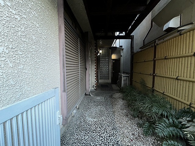 玄関　綺麗に手入れして引渡し予定　　玄関