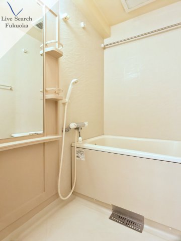 バス・シャワールーム　コンパクトで使いやすいお風呂です