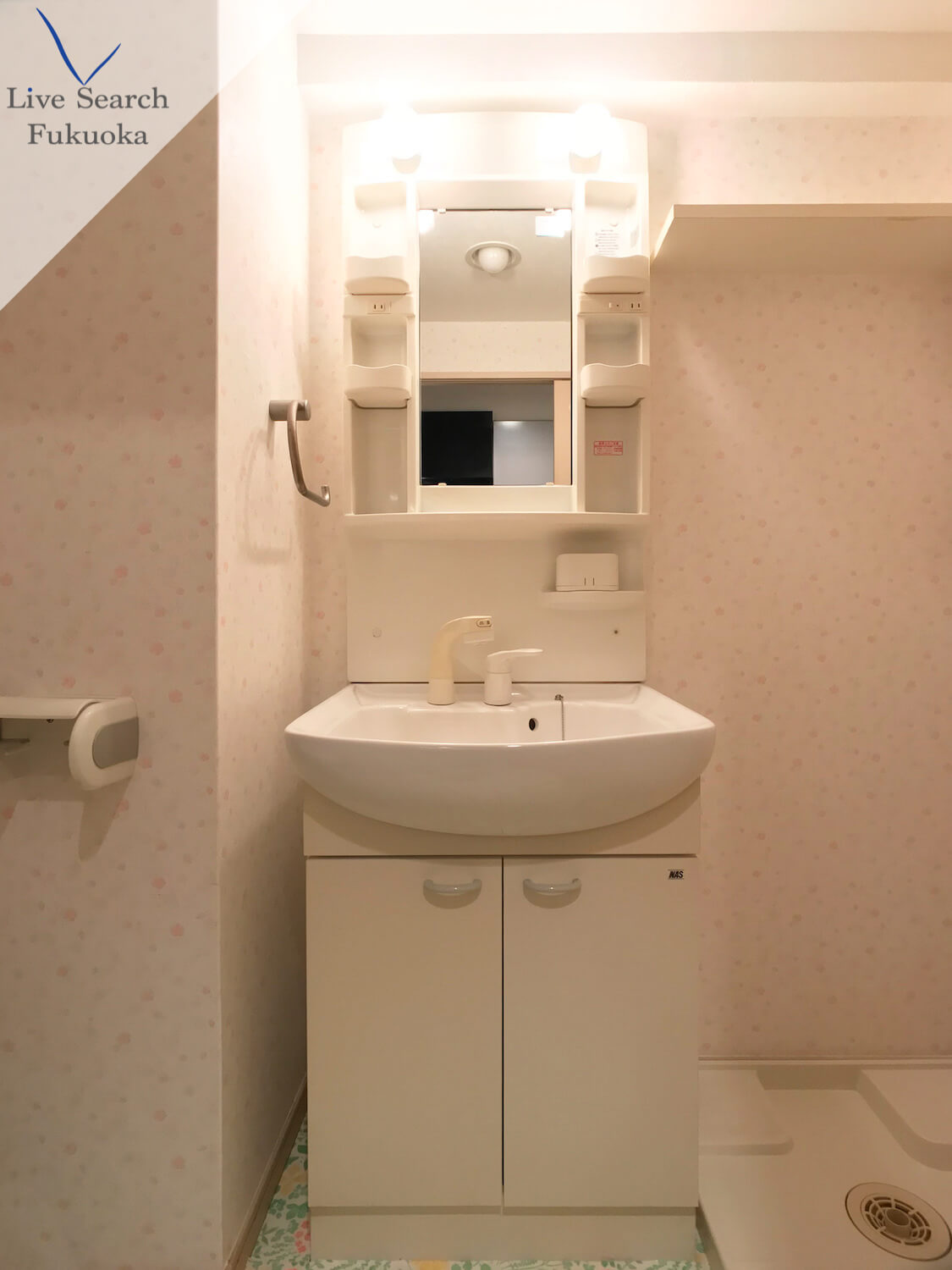 洗面設備　独立洗面台、朝の身支度には欠かせません