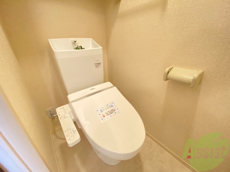 トイレ　嬉しいウォシュレット機能付きです。シャワートイレは便利ですね