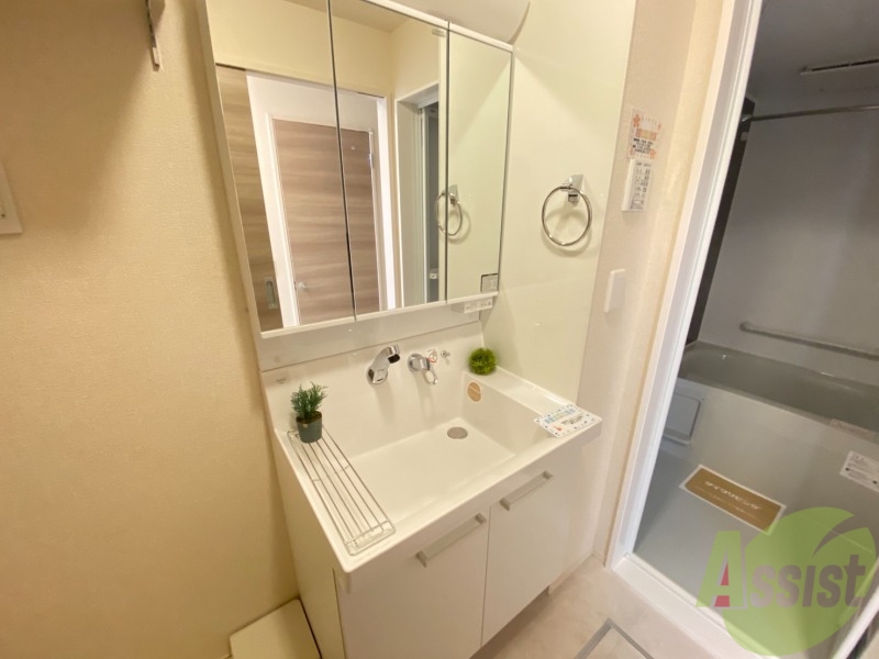 洗面設備　洗面台は独立しています。朝の身支度はこちらでどうぞ～