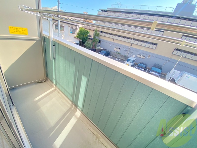 バルコニー　バルコニーは幅もしっかりあって洗濯物がはかどりそうですね。