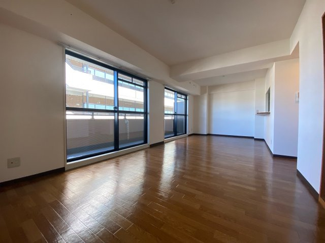 居室・リビング　東向きリビングです♪