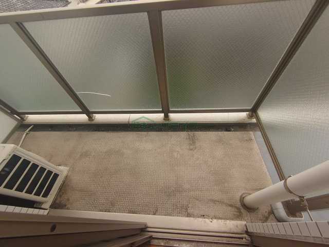 バルコニー　別部屋の参考写真になります。