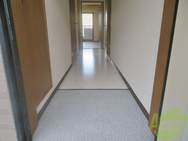 玄関　玄関からの目線です。真っすぐにリビングに繋がってます