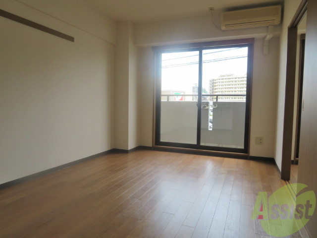 居室・リビング　リビングは１１帖で広々としておりますね。