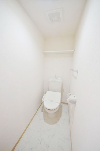 トイレ　★ウォシュレット付きのトイレです★