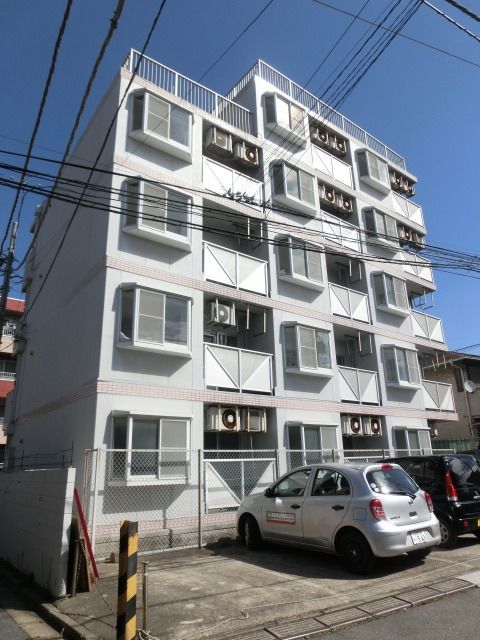 建物外観　経済的な都市ガス　オートロック完備
