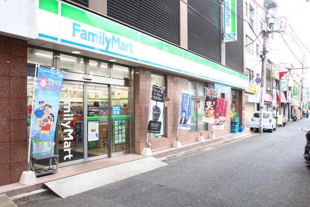 コンビニ　ファミリーマート新井薬師前駅南店（コンビニ）まで383m