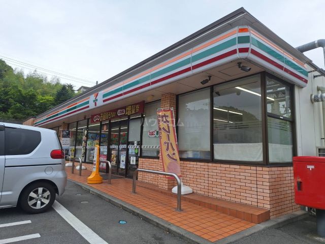 コンビニ　セブン-イレブン 多摩ニュータウン通り店（コンビニ）まで386m