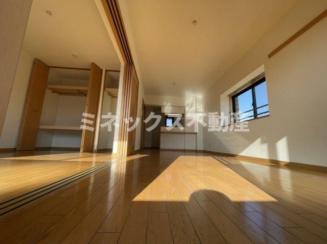 居室・リビング　同タイプのお部屋の写真。現況を優先します。