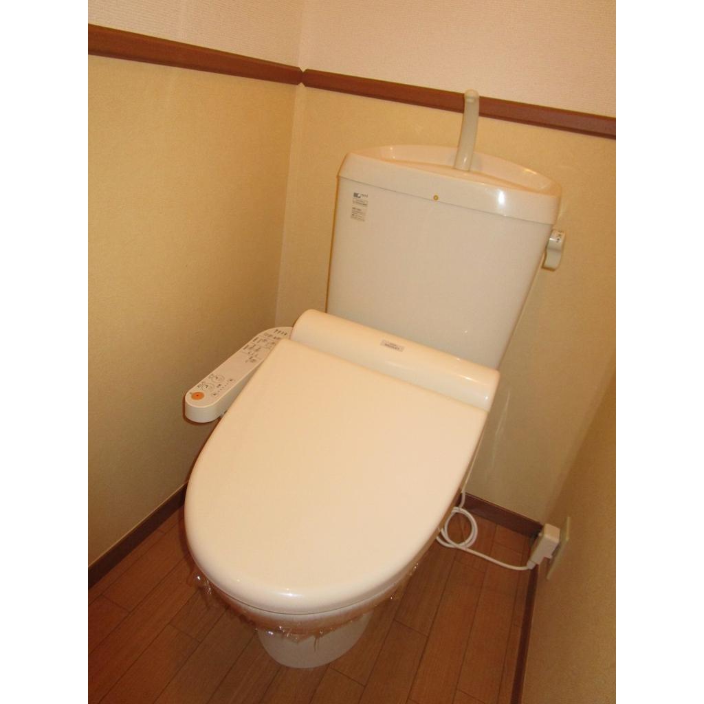 トイレ　温水洗浄便座は残置物となります