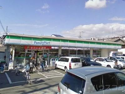 コンビニ　ファミリーマート万代六丁目店（コンビニ）まで244m