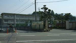 中学校　福岡市立早良中学校（中学校）まで421m