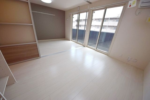 居室・リビング　★お問い合わせはタウンハウジング聖蹟桜ヶ丘店まで★