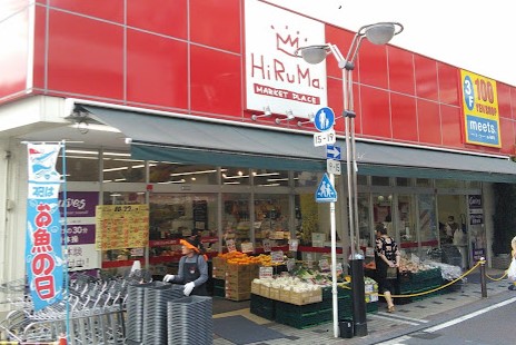 スーパー　meets.小田ヒルマプレイス店（スーパー）まで152m
