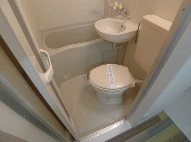 バス・シャワールーム　バストイレ同室です。