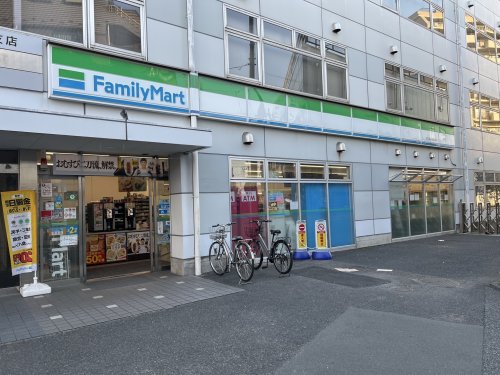 コンビニ　ファミリーマート　西武東長崎駅前店（コンビニ）まで849m