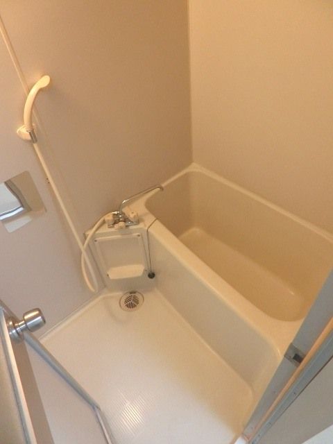 バス・シャワールーム　清潔感のあるバスルーム