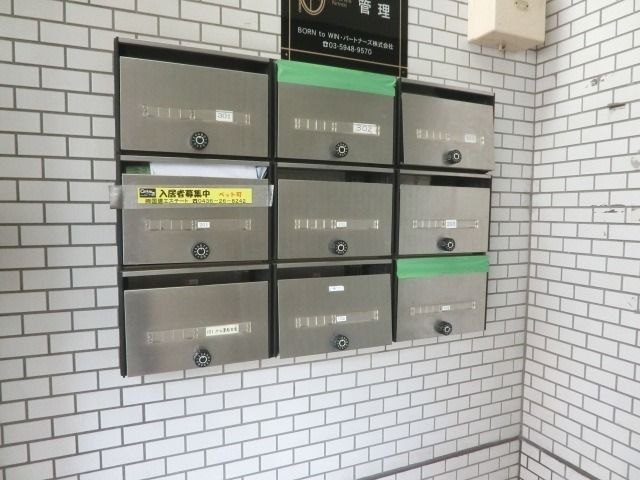 エントランス　エントランスに集合ポストがございます