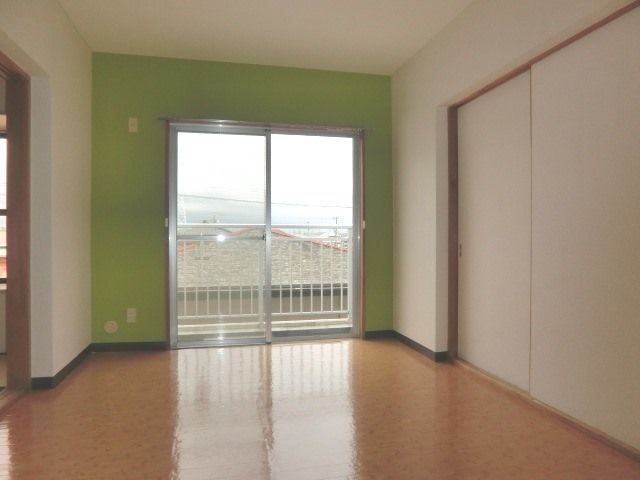 居室・リビング　フローリング張りのきれいなお部屋です