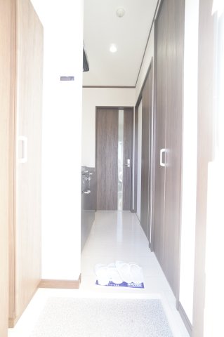 玄関　※同物件・同タイプの写真です。