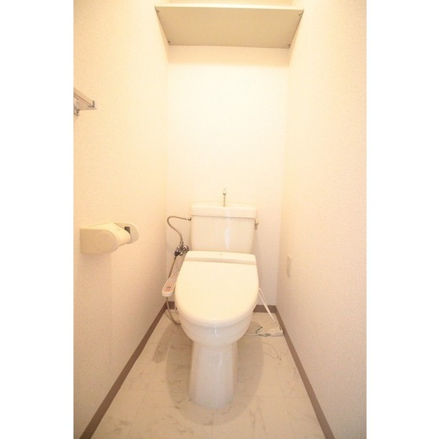 トイレ　ウォシュレット付き