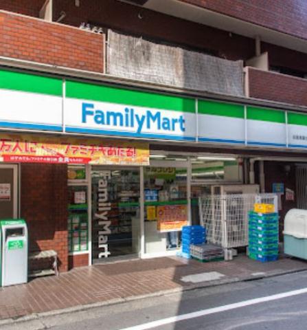 コンビニ　ファミリーマート 目黒青葉台三丁目店（コンビニ）まで335m