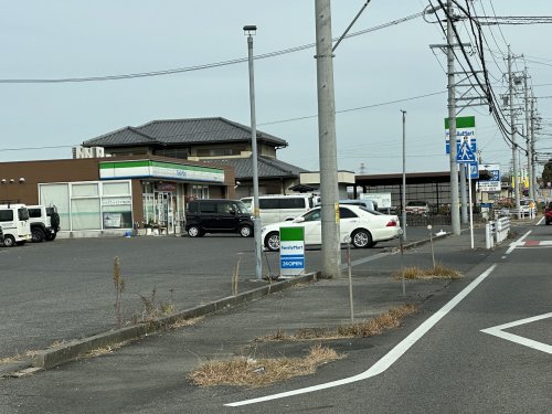 コンビニ　ファミリーマート 宮町店（コンビニ）まで322m