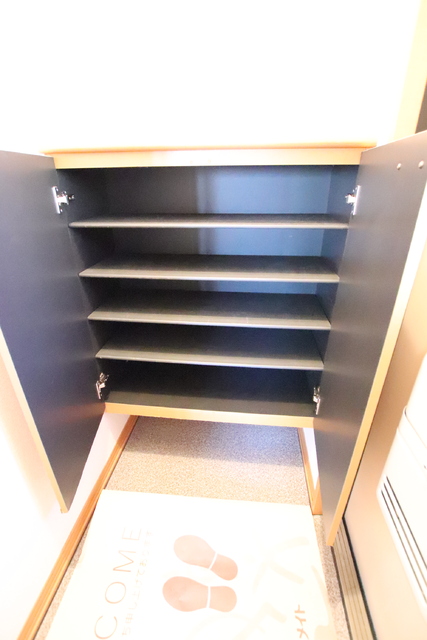 玄関　シューズボックスです♪