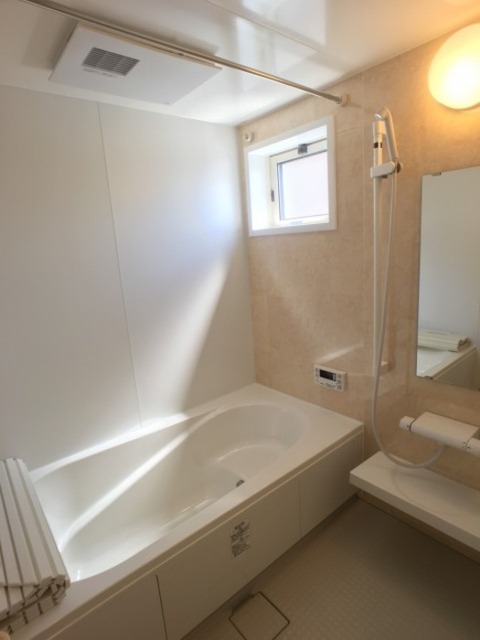 バス・シャワールーム　換気暖房乾燥機付浴室