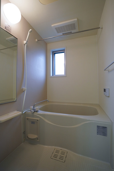 バス・シャワールーム　同じ建物の別なお部屋