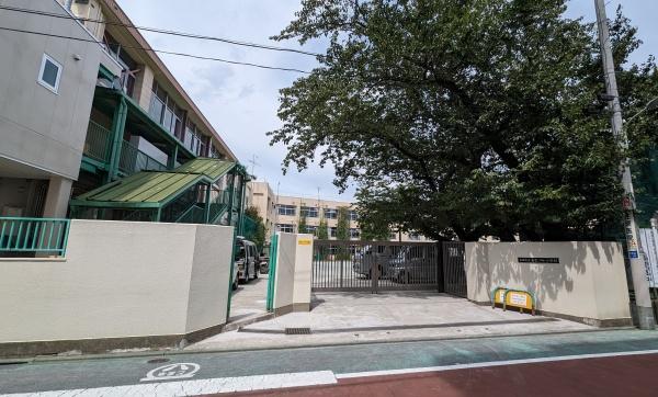 小学校　大田区立おなづか小学校（小学校）まで564m