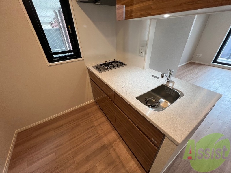 キッチン　キッチンは２口ガスコンロ付きで同時調理ができ便利です