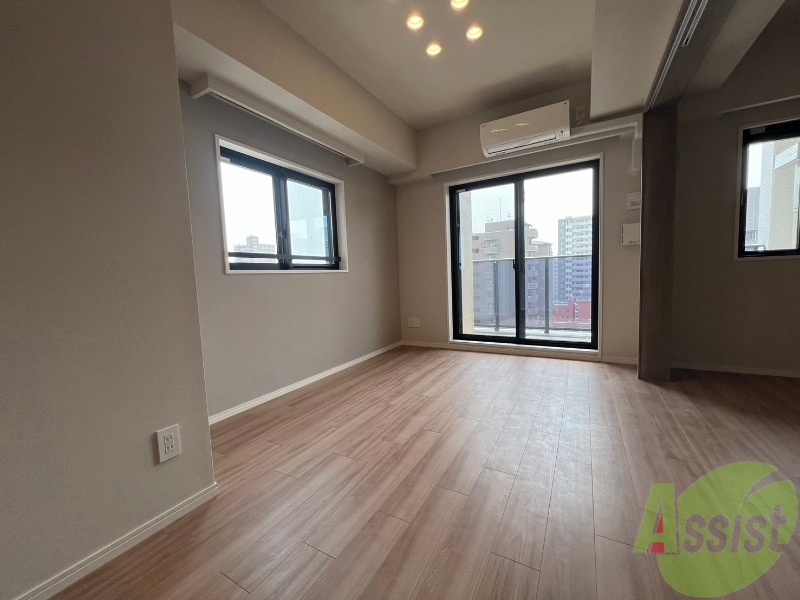 居室・リビング　シンプルなリビングにはしっかり日差しが入り明るいです