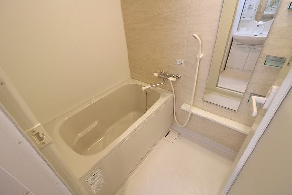 バス・シャワールーム　追焚機能、浴室乾燥機付のお風呂