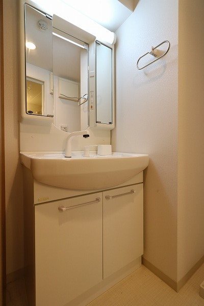 洗面設備　シャワー付洗面化粧台