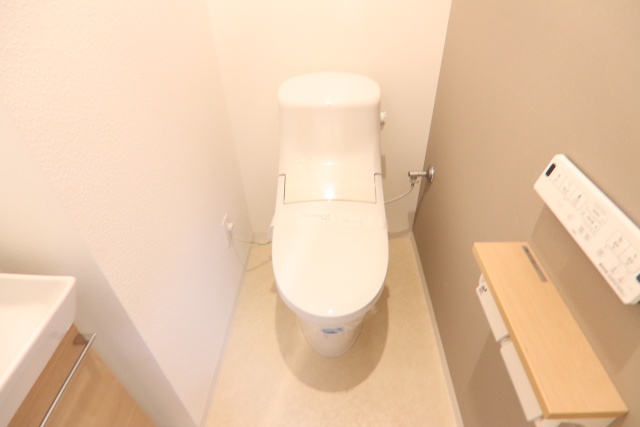 トイレ　※別室の参考写真の為、現況優先です。