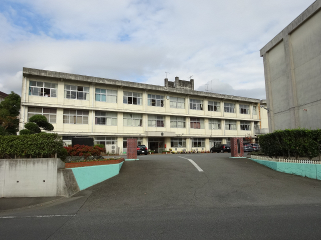 中学校　富士宮市立富士根南中学校（中学校）まで1367m