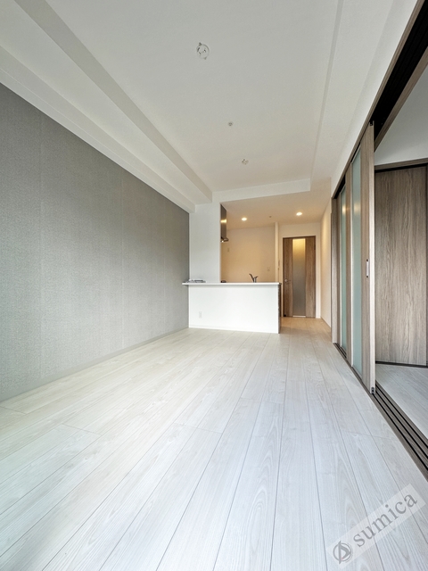 居室・リビング　アクセントクロスがオシャレを演出♪♪