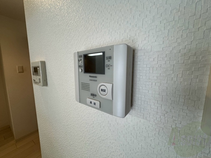 セキュリティ　モニター付きインターホンです。来客時も安心ですね。