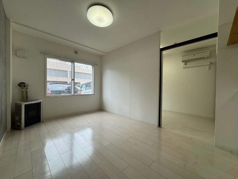 居室・リビング　広くてキレイなお部屋が広がっていて、充実した生活が送れそう。