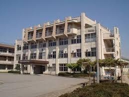 中学校　東部中学校（中学校）まで433m