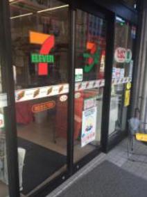 コンビニ　セブンイレブン・港区海岸３丁目店（コンビニ）まで594m