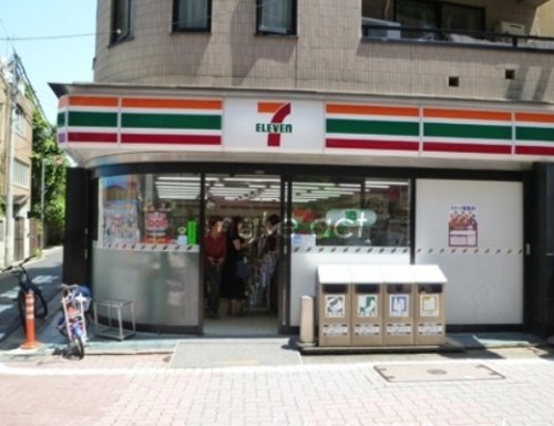 コンビニ　セブン-イレブン 港区海岸３丁目店（コンビニ）まで594m