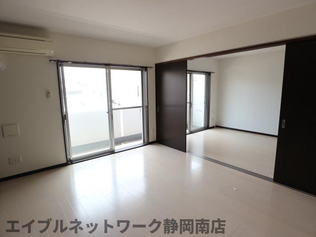 その他部屋・スペース　明るい色調の室内です