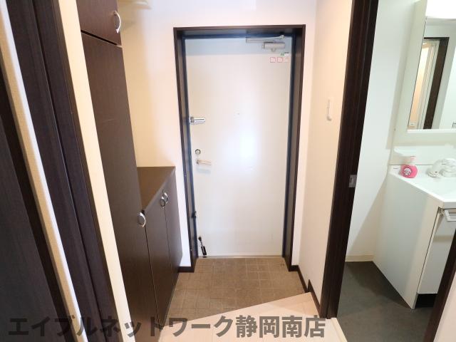 玄関　落ち着いた玄関です