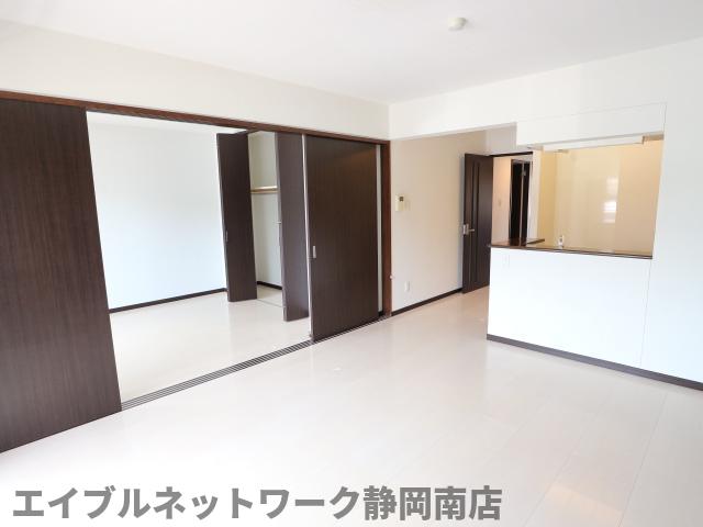 居室・リビング　ゆったり過ごせる居間です