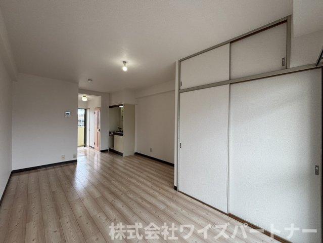 居室・リビング　※別号室の為、現況優先