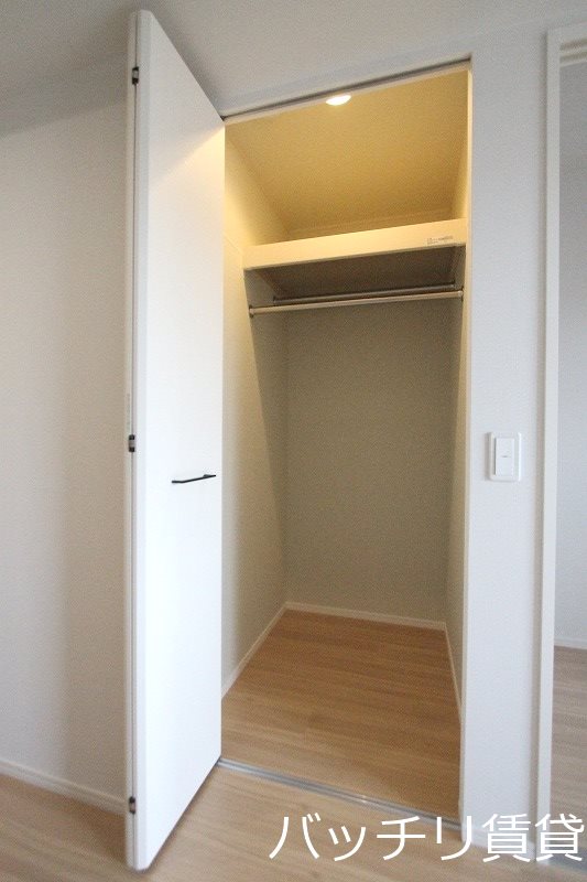 収納　写真は別号室の為、現状優先になります。